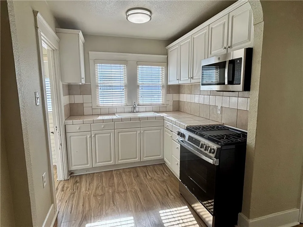 323 W 82nd Street Los Angeles, CA 90003