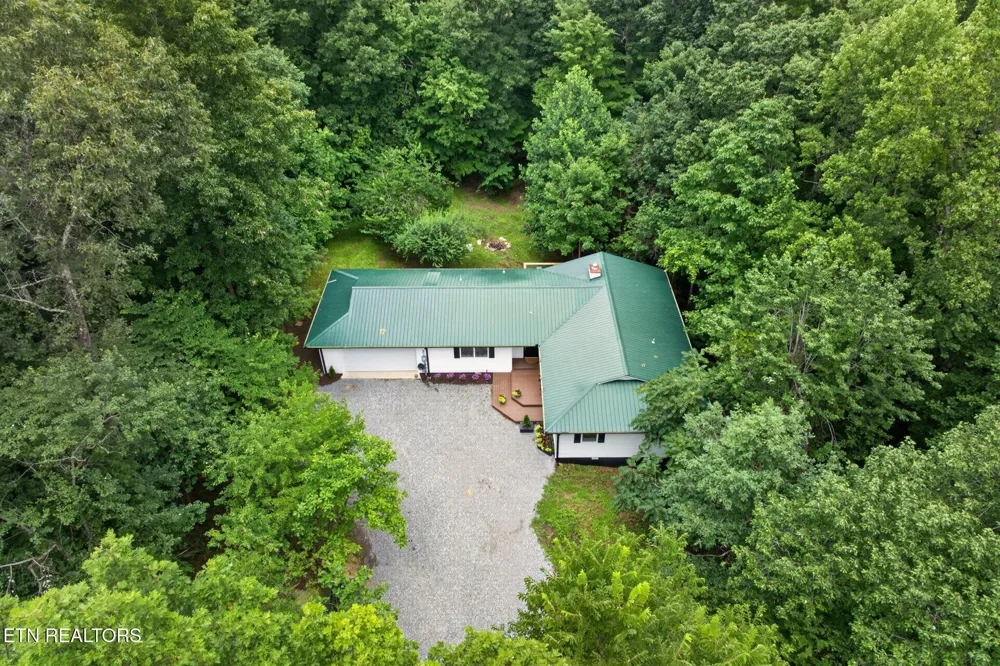 41 Jump Off Pl Monterey, TN 38574