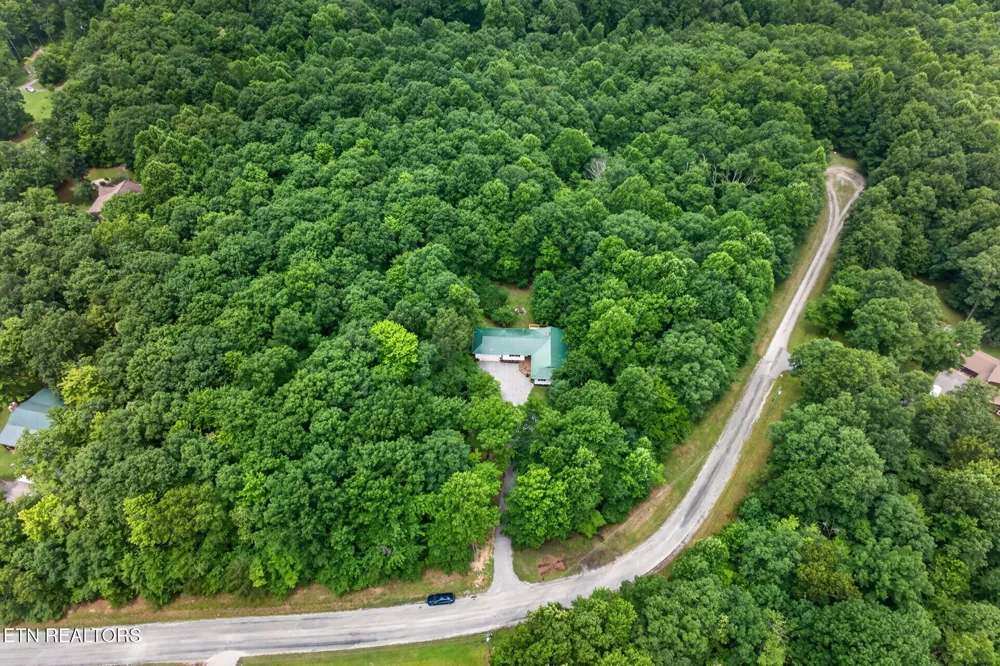 41 Jump Off Pl Monterey, TN 38574
