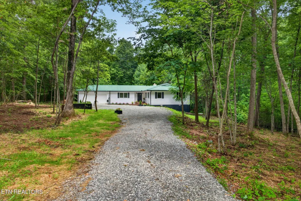 41 Jump Off Pl Monterey, TN 38574