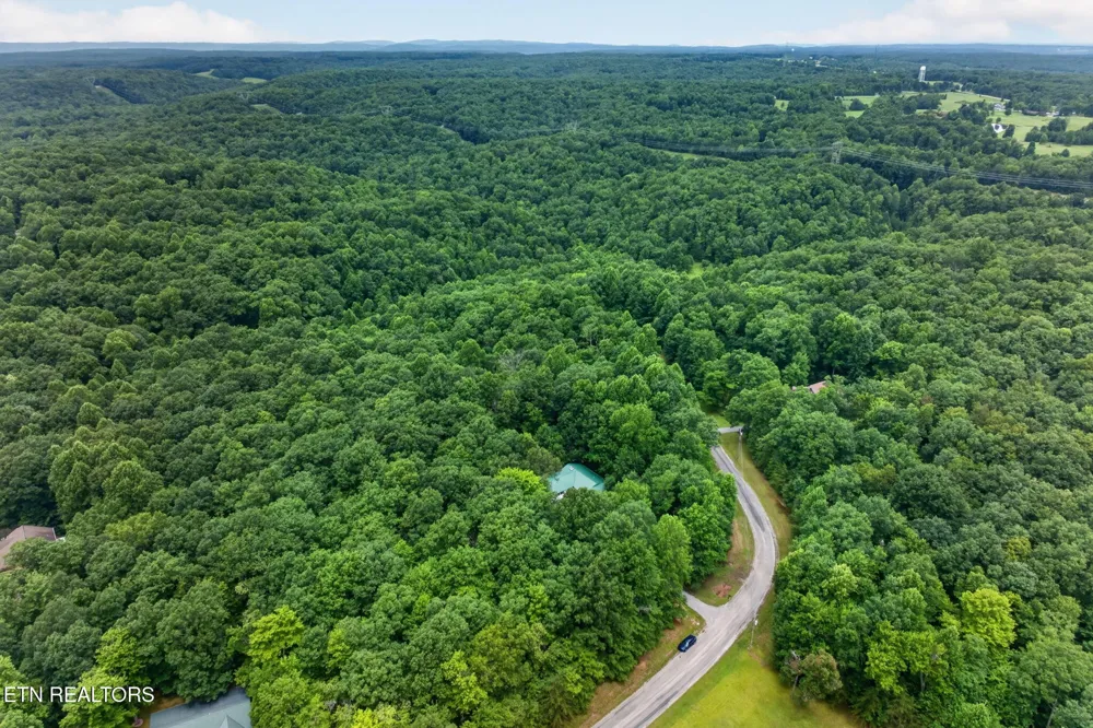 41 Jump Off Pl Monterey, TN 38574