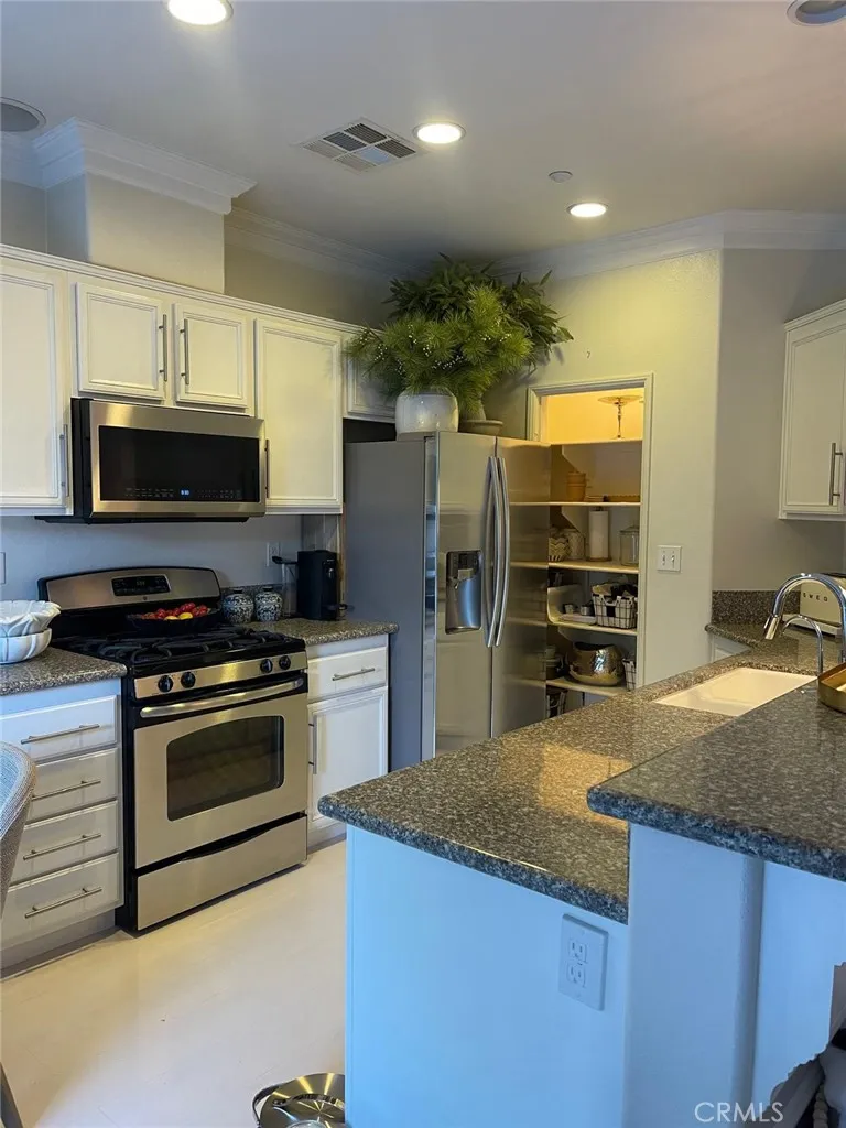 3326 Clipstone Ct. Riverside, CA 92503