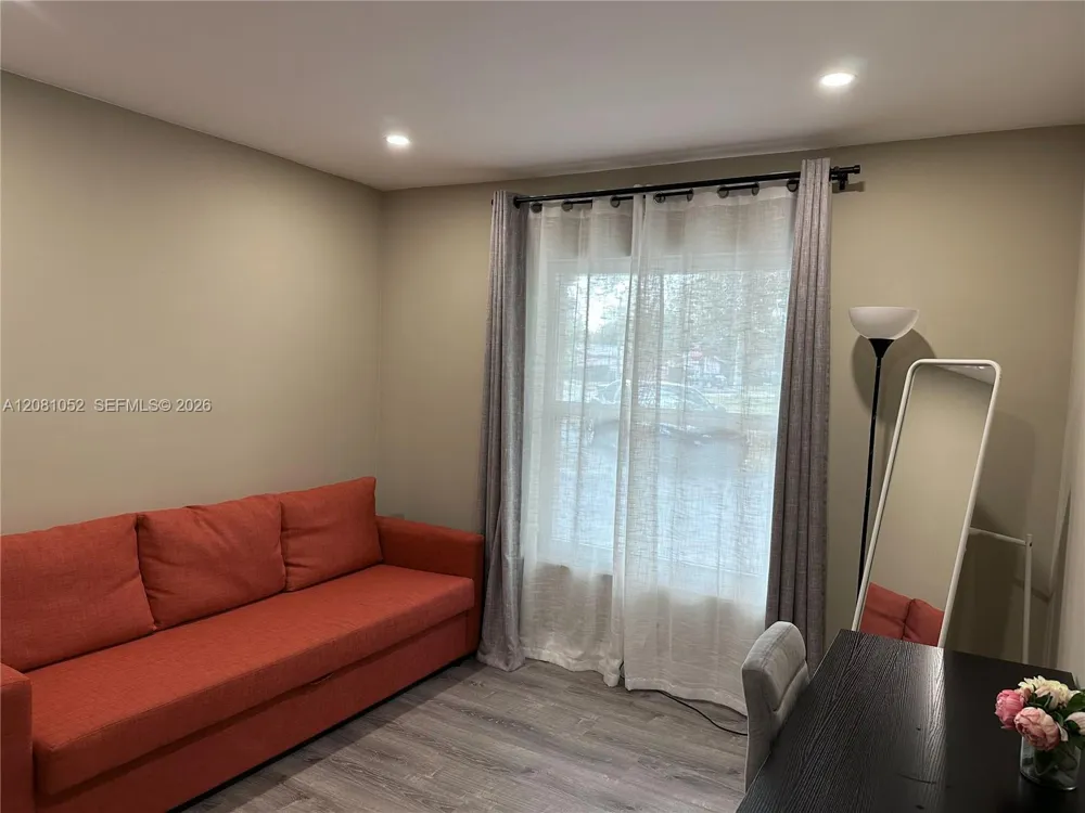 8203 NW 37th St Coral Springs, FL 33065