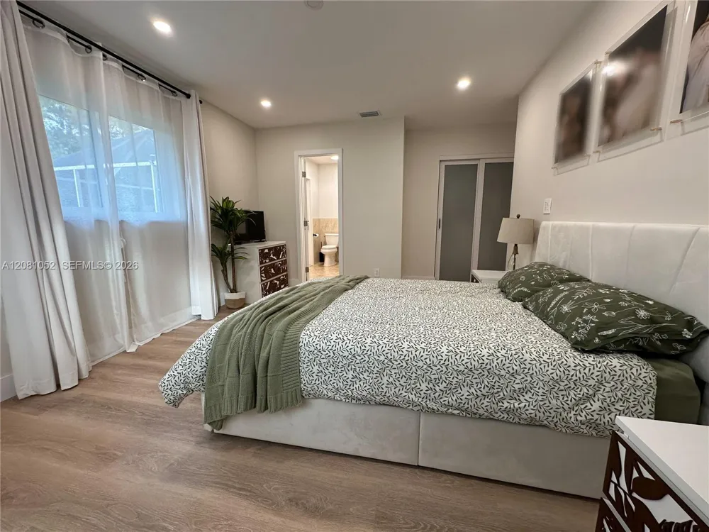 8203 NW 37th St Coral Springs, FL 33065