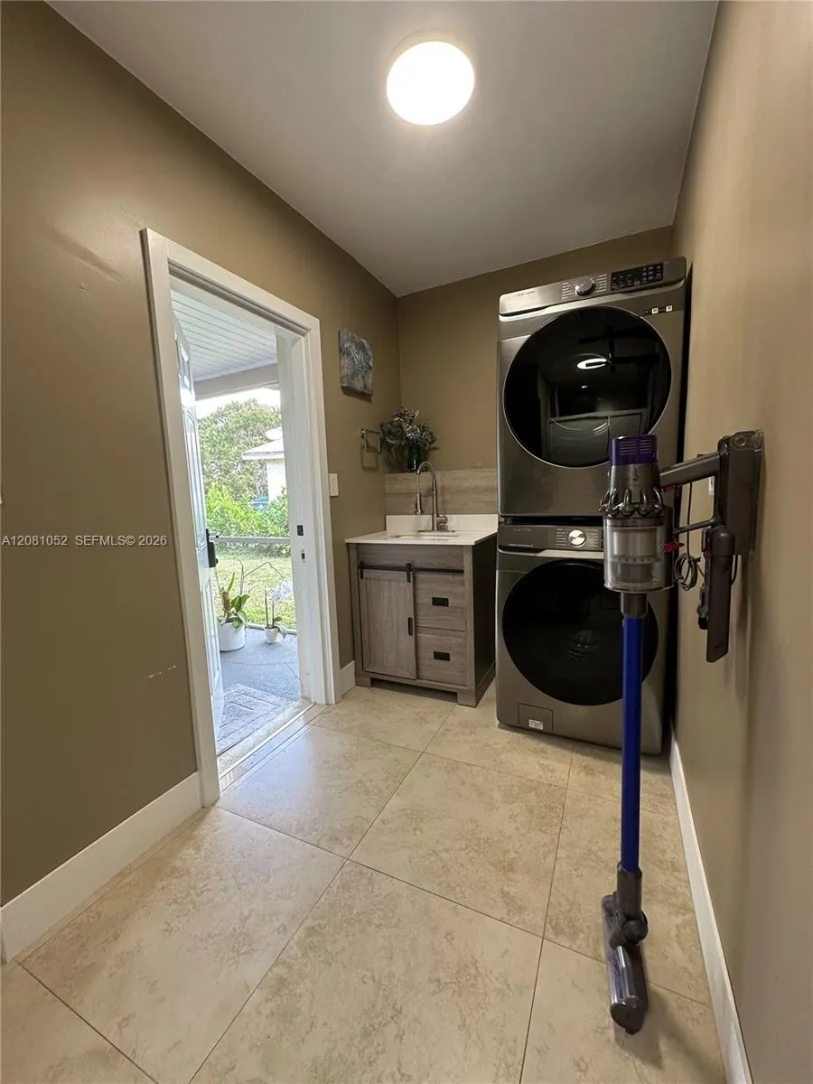 8203 NW 37th St Coral Springs, FL 33065