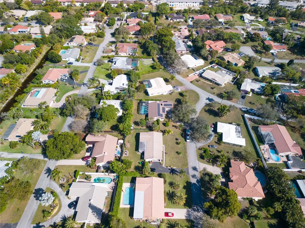 8203 NW 37th St Coral Springs, FL 33065