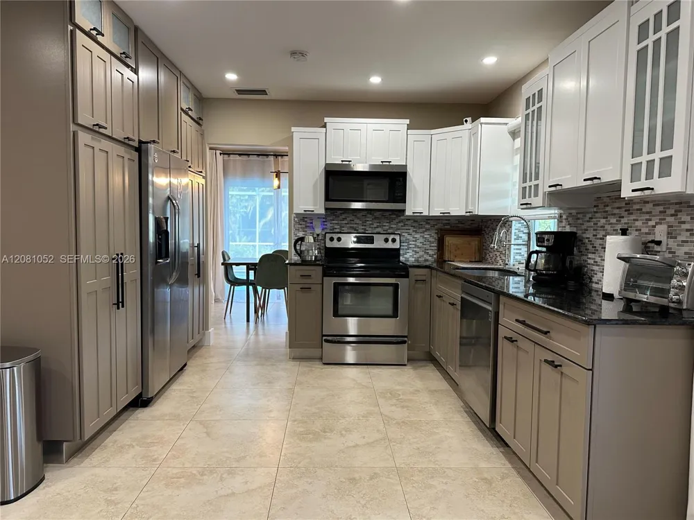 8203 NW 37th St Coral Springs, FL 33065
