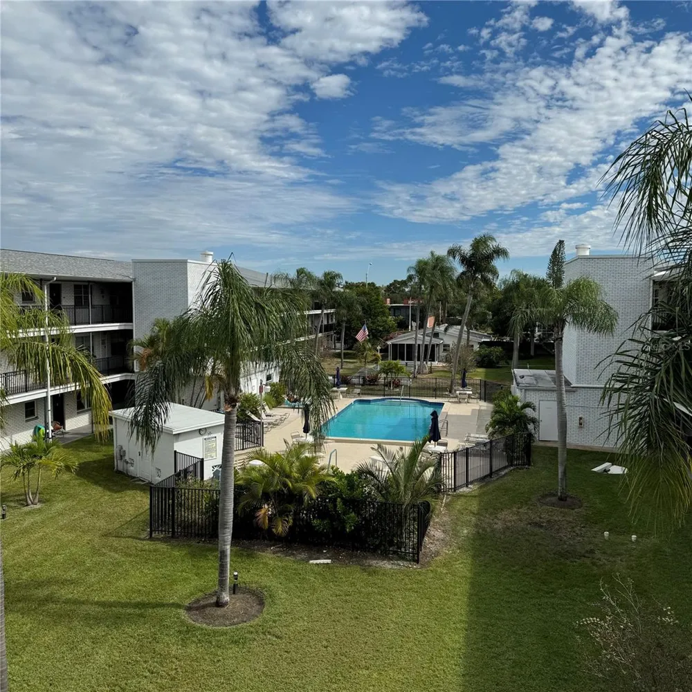 4050 4TH STREET #218 St Petersburg, FL 33703