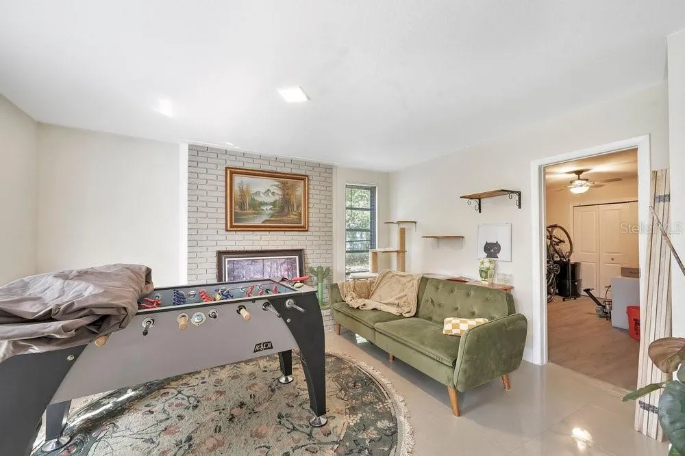 1304 E OSBORNE Tampa, FL 33603