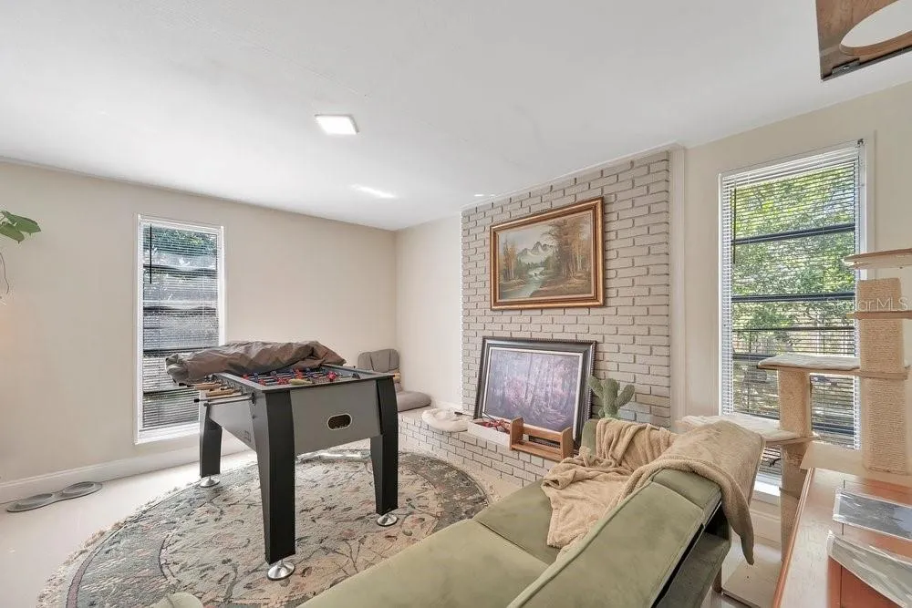 1304 E OSBORNE Tampa, FL 33603