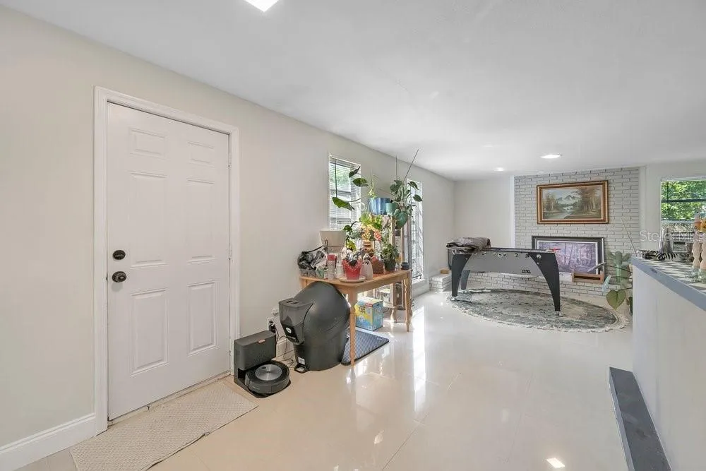 1304 E OSBORNE Tampa, FL 33603