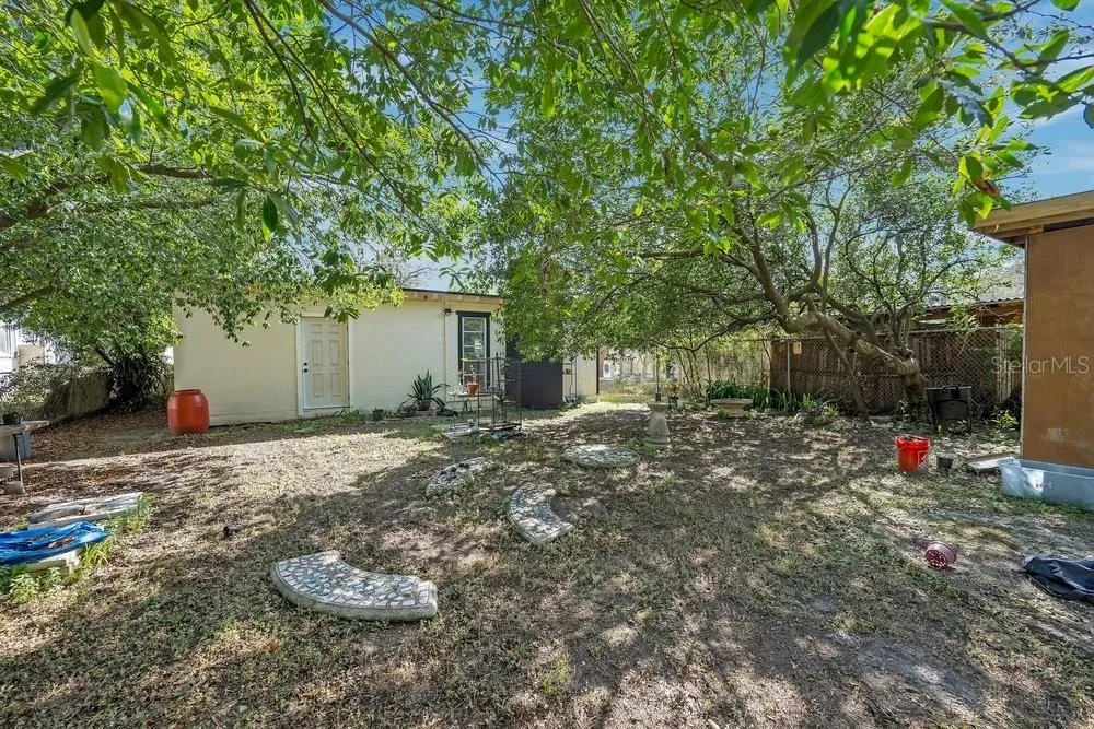 1304 E OSBORNE Tampa, FL 33603