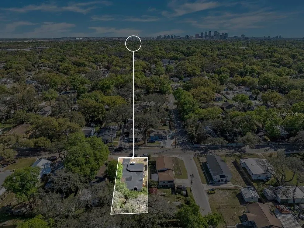 1304 E OSBORNE Tampa, FL 33603
