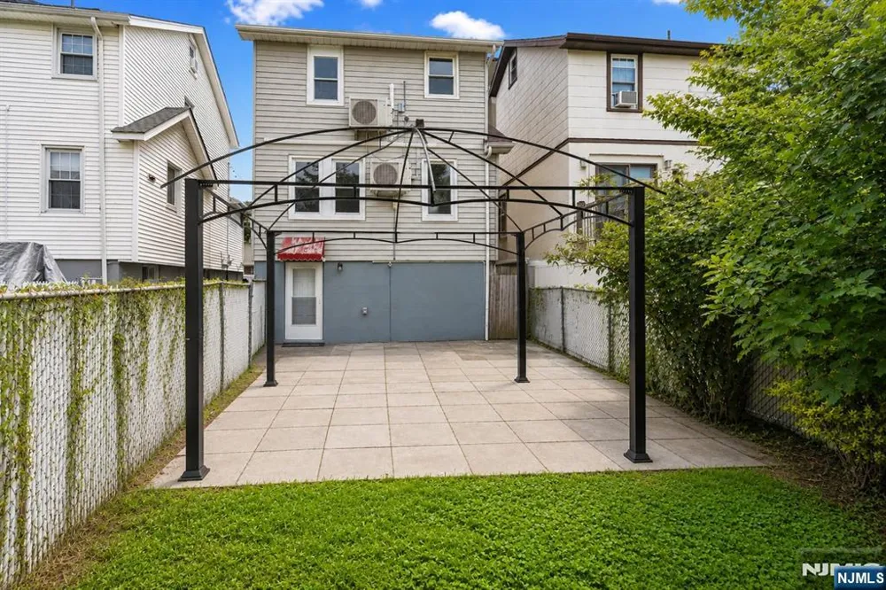 731 Humboldt Street Secaucus, NJ 07094