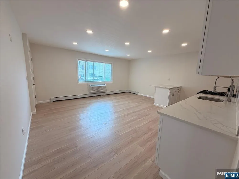 291 Garibaldi Avenue #13 Lodi, NJ 07644