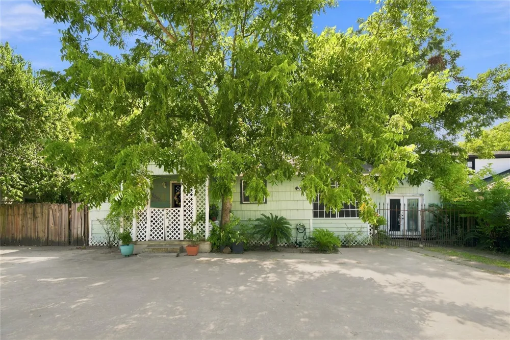 2082 Antoine Drive Houston, TX 77055