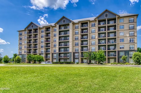 124 Plaza #UNIT 3704