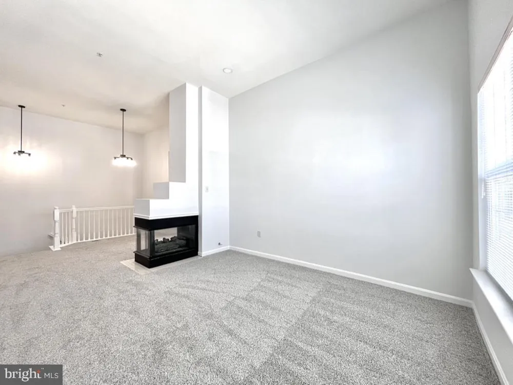 11405 WINDLEAF COURT #R-30 Reston, VA 20194