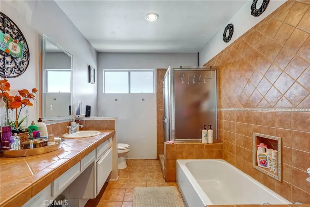6323 Reseda #1 Reseda, CA 91335