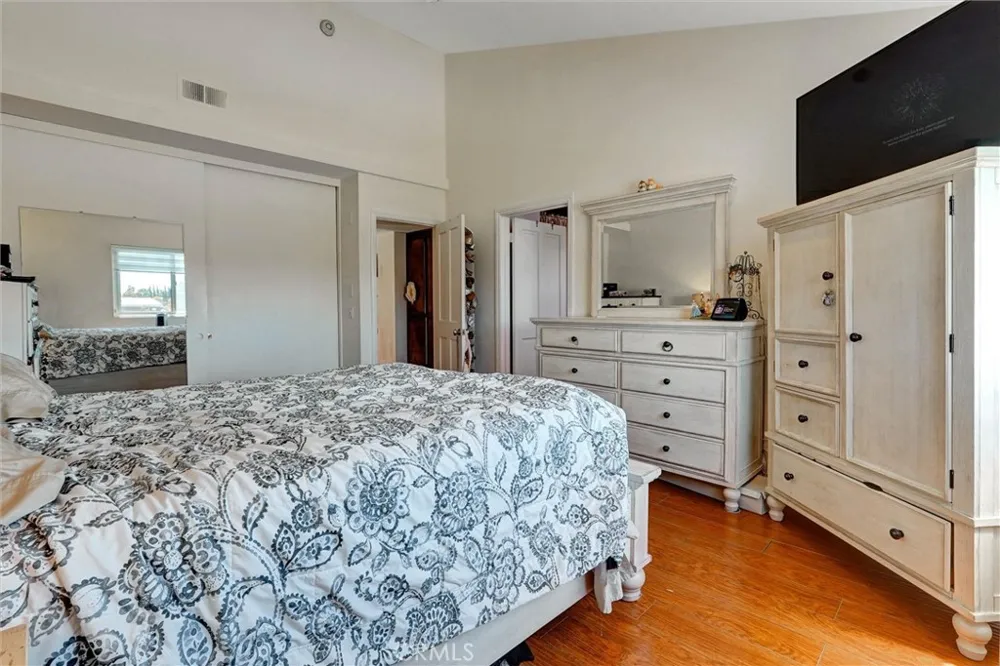 6323 Reseda #1 Reseda, CA 91335