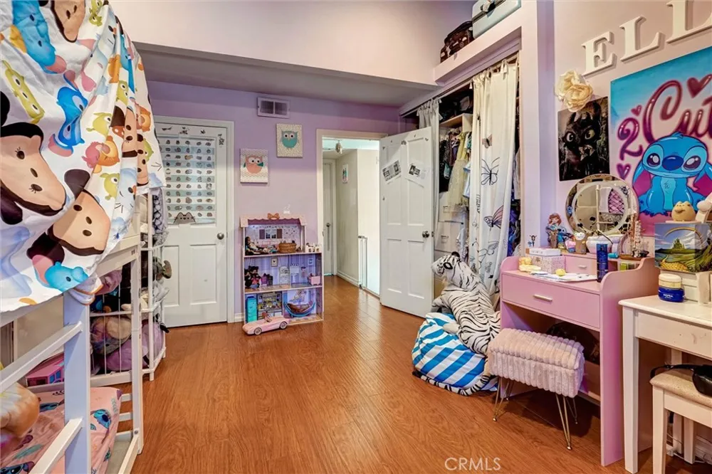 6323 Reseda #1 Reseda, CA 91335