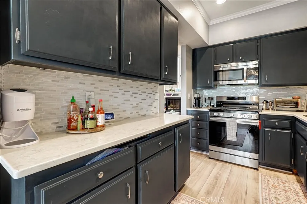 6323 Reseda #1 Reseda, CA 91335