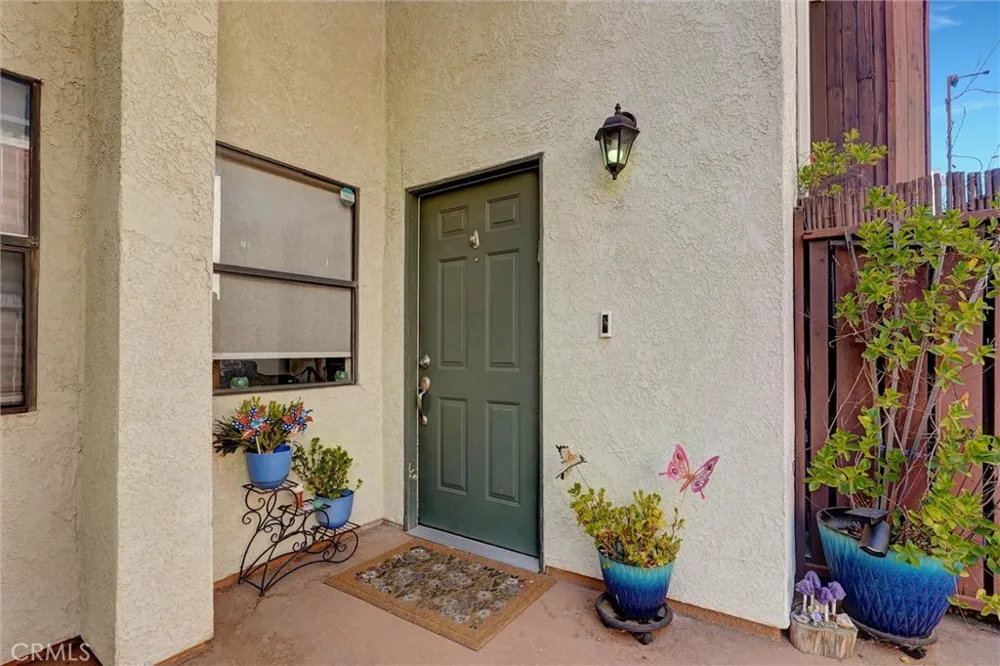 6323 Reseda #1 Reseda, CA 91335