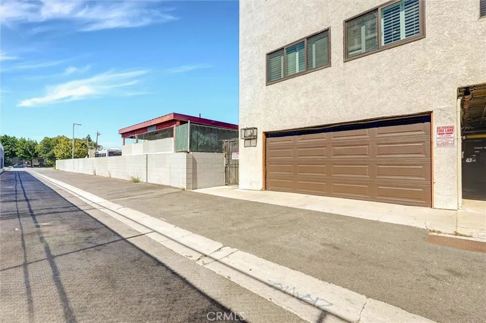 6323 Reseda #1 Reseda, CA 91335