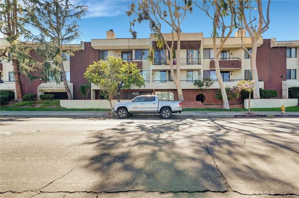 6323 Reseda #1 Reseda, CA 91335