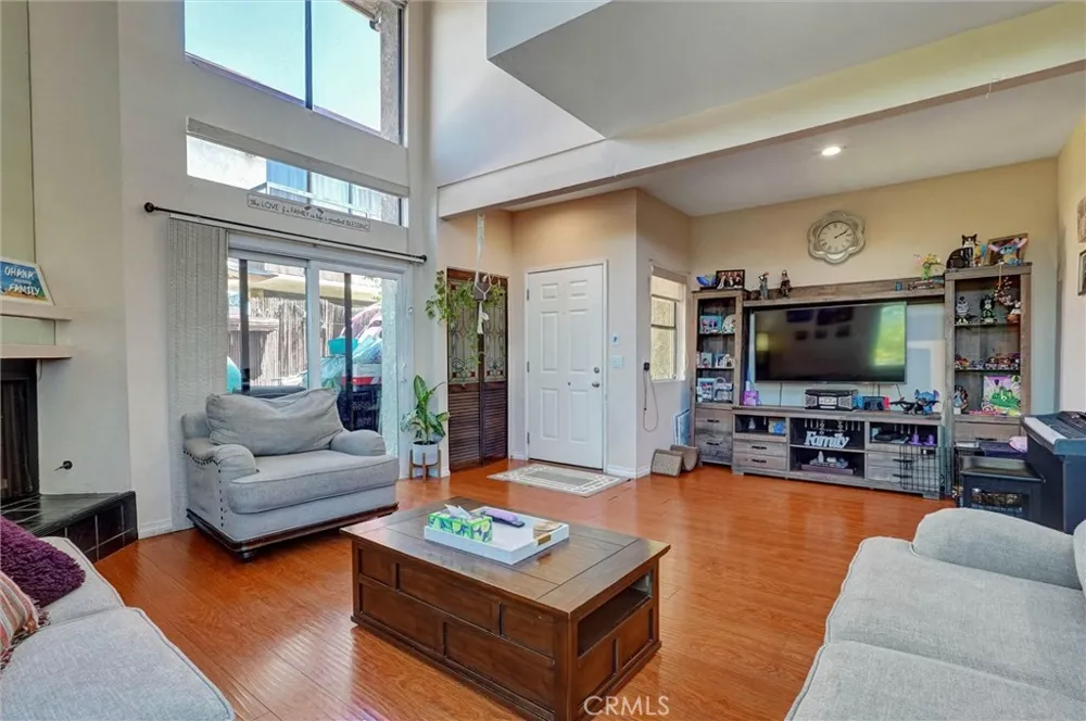 6323 Reseda #1 Reseda, CA 91335