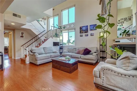 6323 Reseda #1