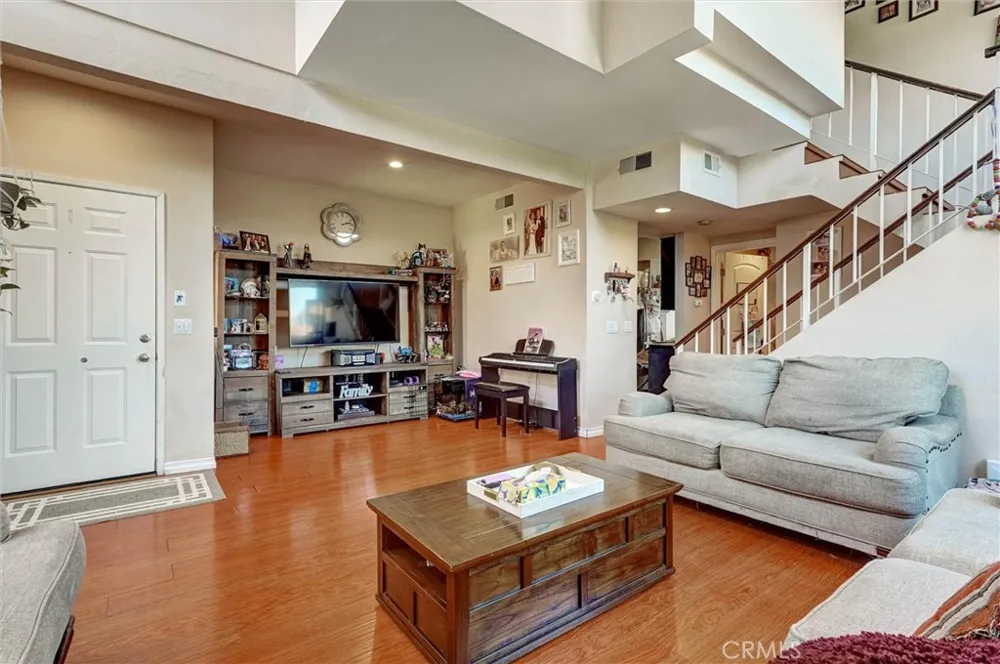 6323 Reseda #1 Reseda, CA 91335