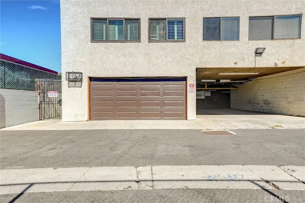 6323 Reseda #1 Reseda, CA 91335