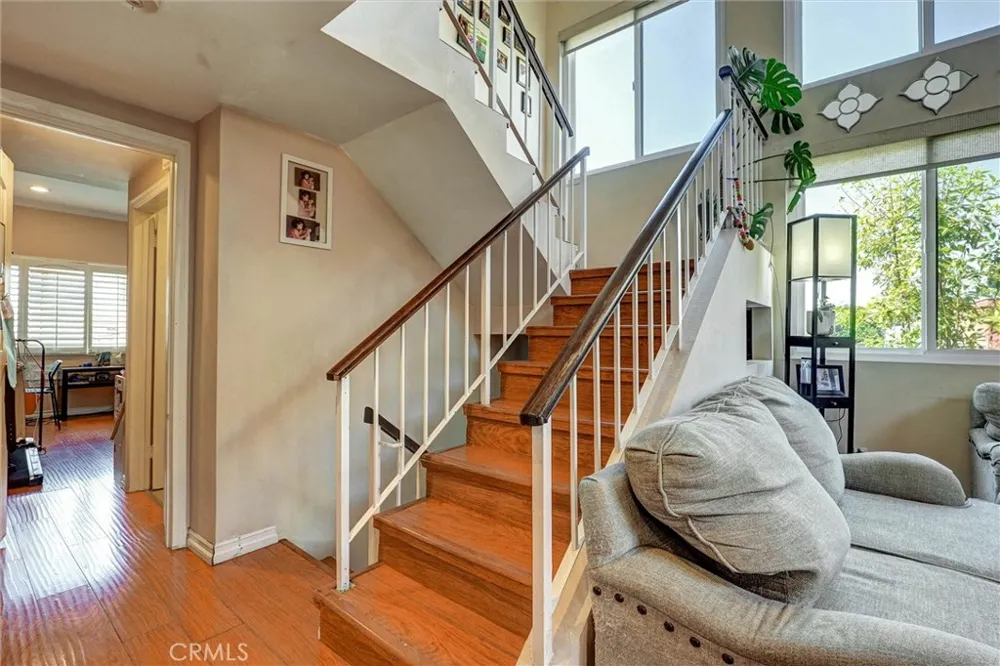 6323 Reseda #1 Reseda, CA 91335