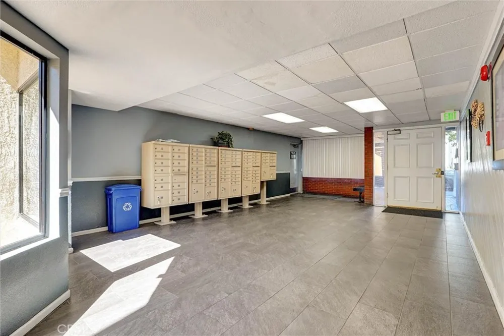 6323 Reseda #1 Reseda, CA 91335