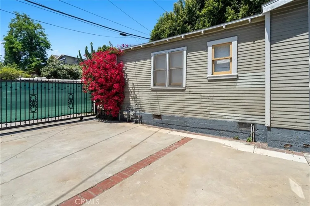 602 Douglas Street Los Angeles, CA 90026