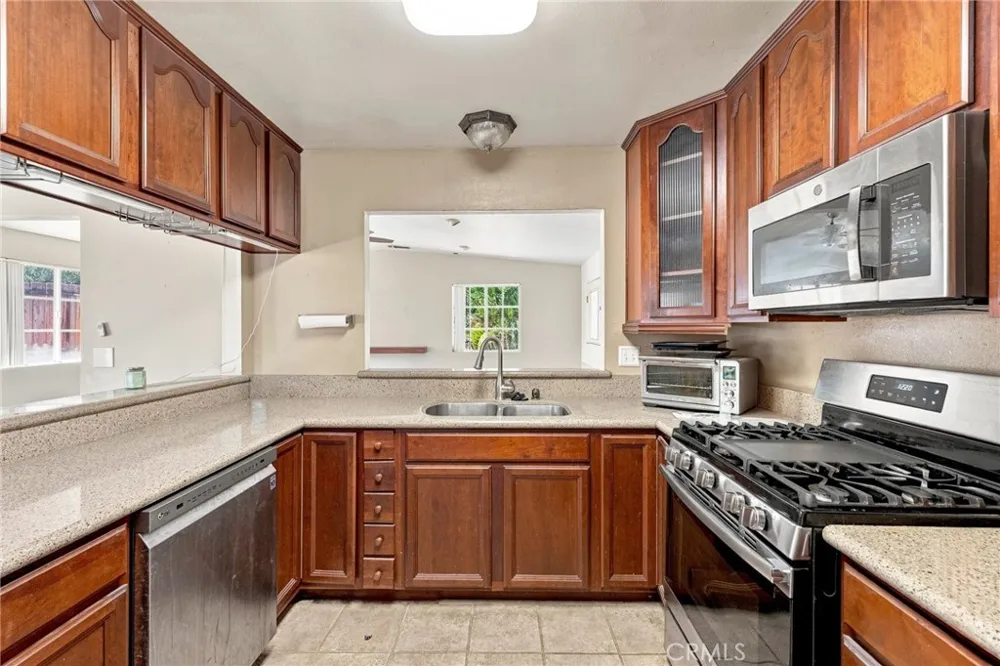 2016 Notre Dame Court Barstow, CA 92311