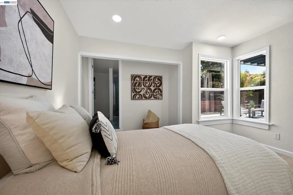 6077 Skyline Blvd Oakland, CA 94611