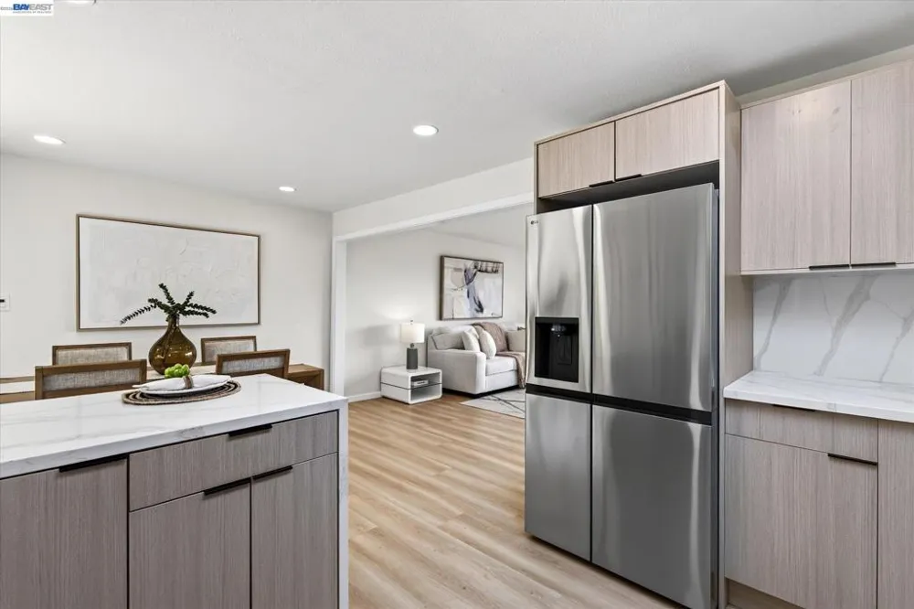 6077 Skyline Blvd Oakland, CA 94611