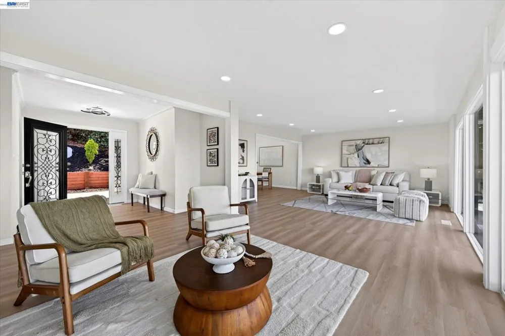 6077 Skyline Blvd Oakland, CA 94611