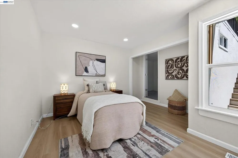 6077 Skyline Blvd Oakland, CA 94611