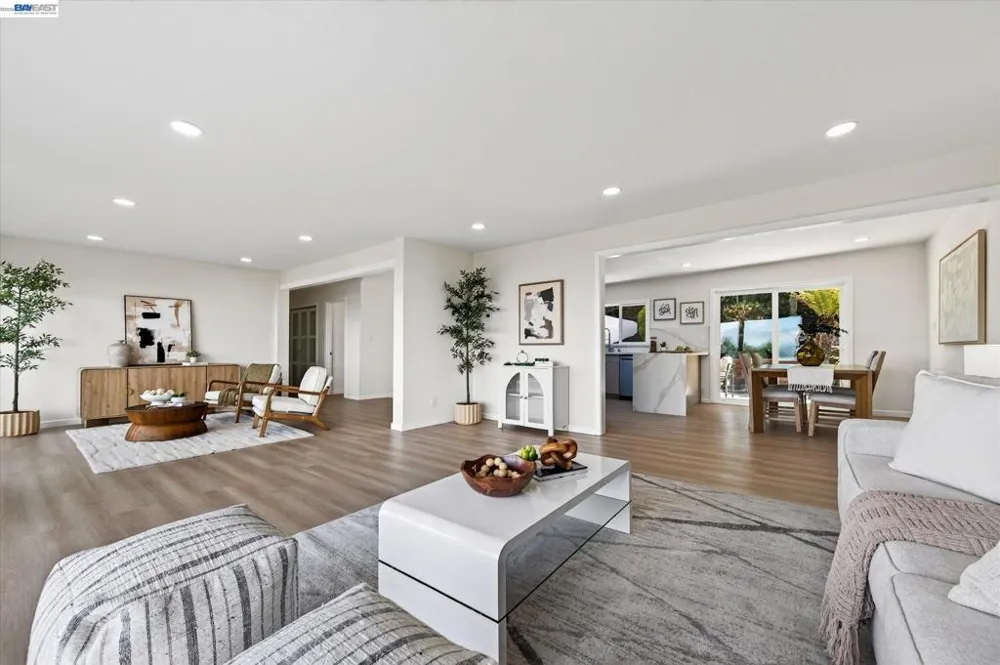 6077 Skyline Blvd Oakland, CA 94611