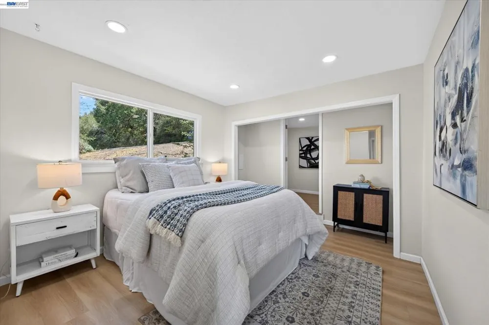 6077 Skyline Blvd Oakland, CA 94611