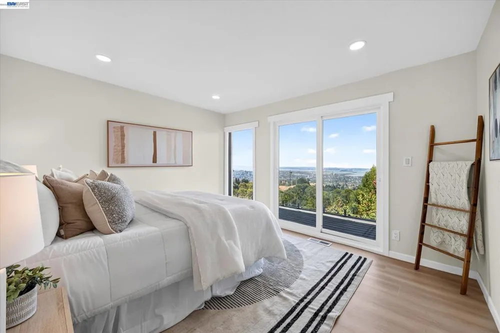 6077 Skyline Blvd Oakland, CA 94611