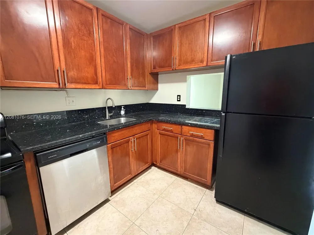 8000 Fairview Dr #202 Tamarac, FL 33321