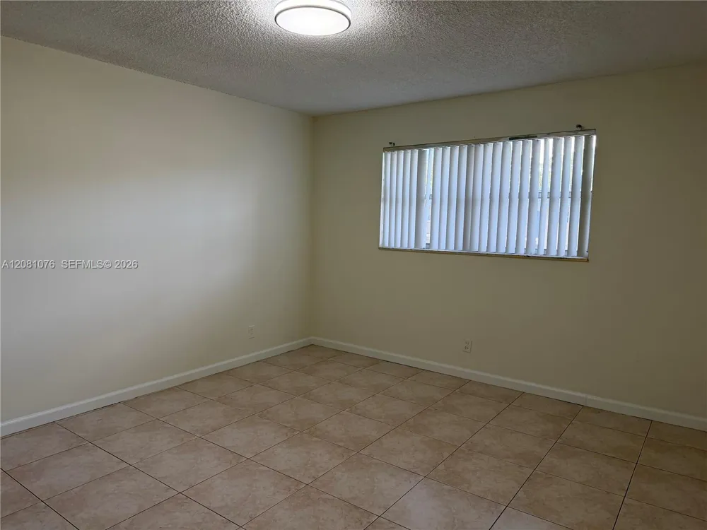8000 Fairview Dr #202 Tamarac, FL 33321