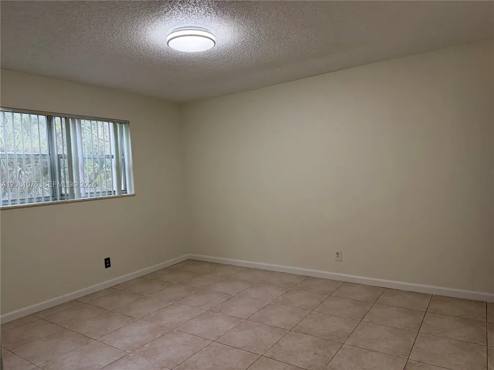 8000 Fairview Dr #202 Tamarac, FL 33321