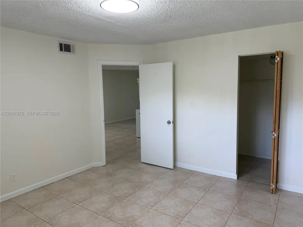 8000 Fairview Dr #202 Tamarac, FL 33321