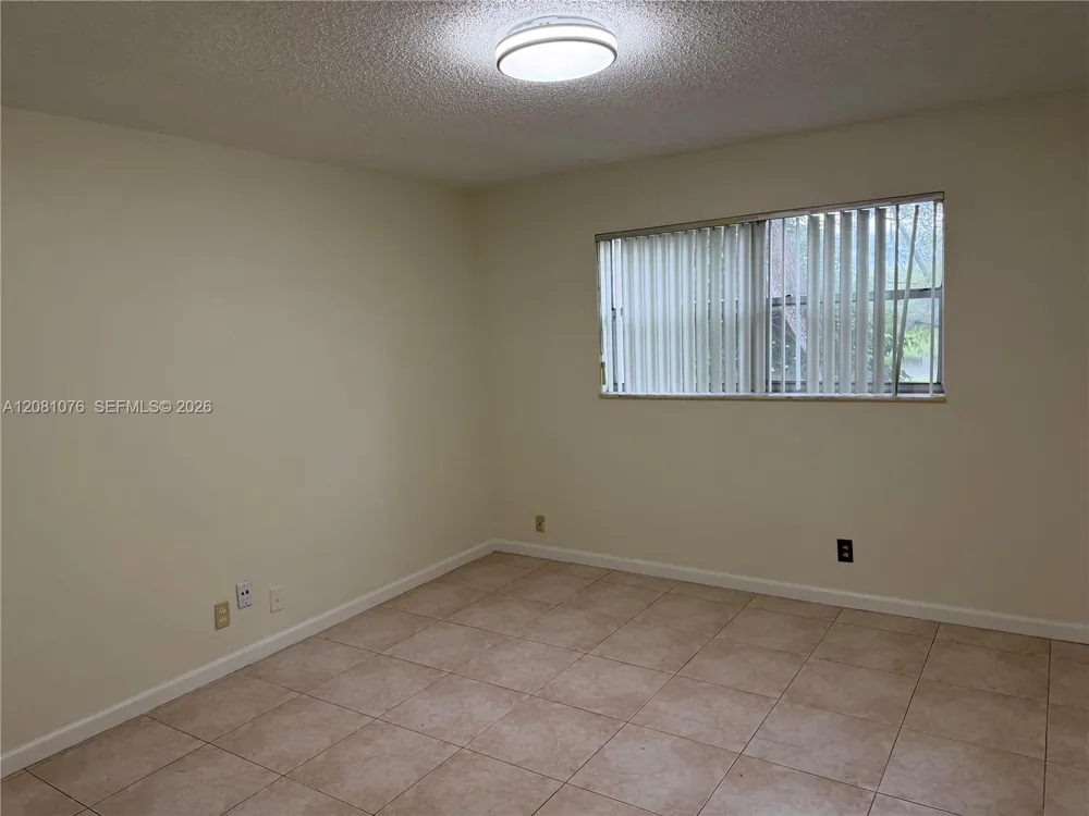 8000 Fairview Dr #202 Tamarac, FL 33321