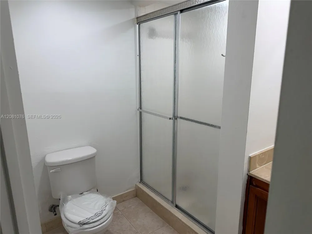 8000 Fairview Dr #202 Tamarac, FL 33321